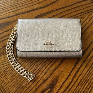 Coach | Wallet | Wristlet | Gold